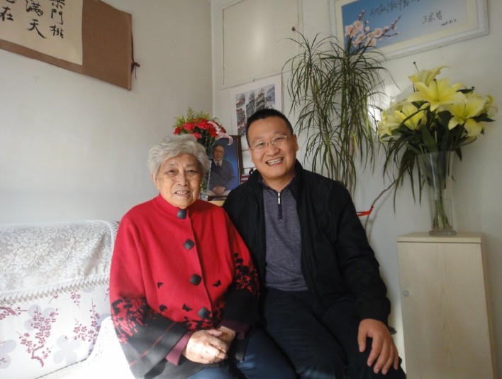 亚洲年会前夕，协会秘书处领导对梁志燊名誉会长进行慰问。